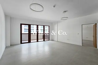 SPACIOUS UNIT | AVAILABLE NOW | 6 CHEQUES