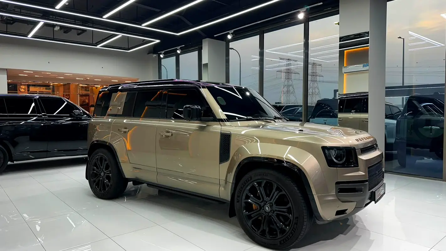 Land Rover Defender 2025