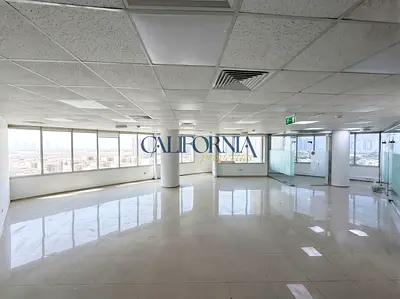 Unfurnished Golf View | Vacant | Glass Partitions