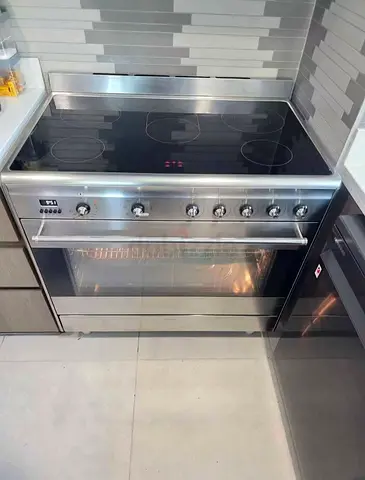 Smeg Electric ceramic cooker with Digital Display like new