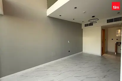 Facing the Road | End unit | Ready to move