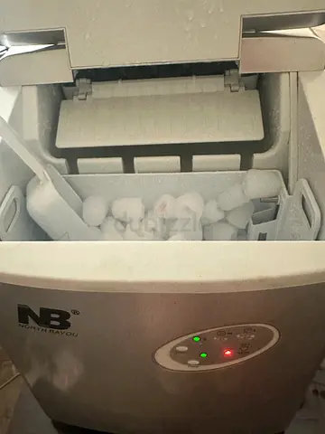 Portable countertop ice maker