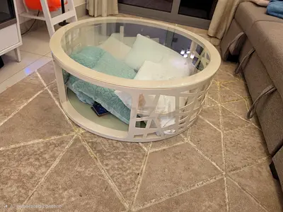 Round glass-top coffee table with white lattice base | End table | Lamp