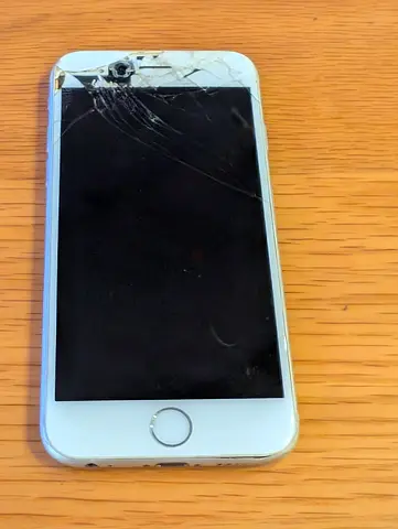 iPhone with cracked screen - for parts/repair