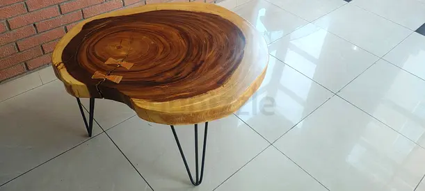 ALMOST NEW LIVE EDGE COFFEE TABLE