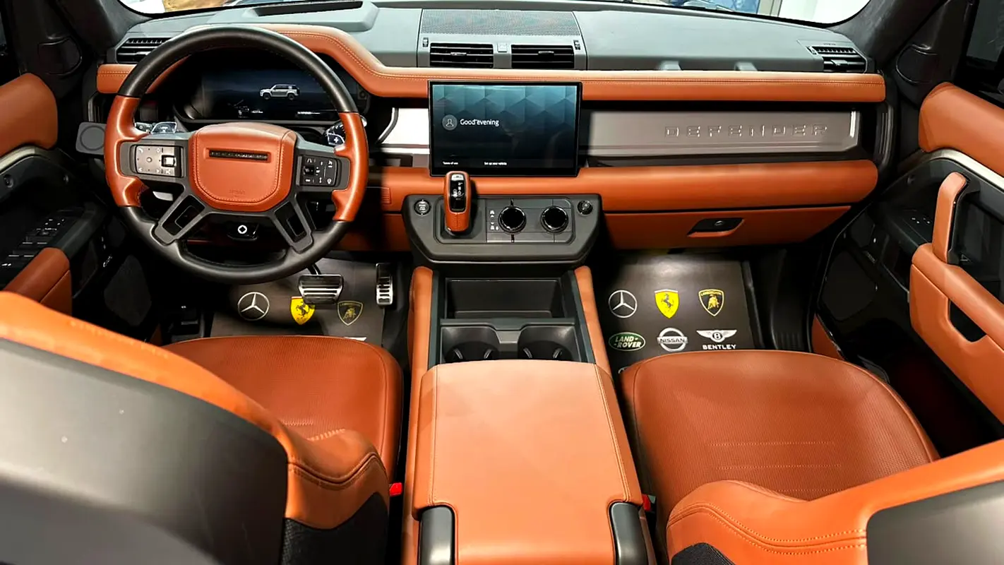 Land Rover Defender 2025