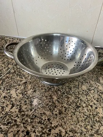 Stainless Steel Kitchen Colander / Strainer - Good Condition