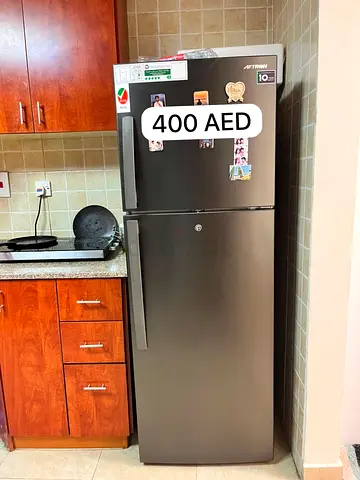 Medium-sized double-door fridge in good working condition - 400 AED