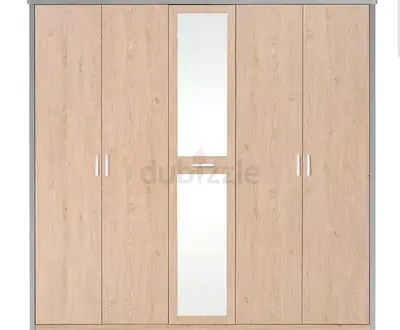 Complete Bedroom Set ✨

Modern bedroom set in excellent condition, well-maintained and clean.