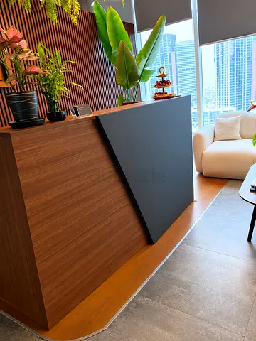 Modern wooden reception desk / console with black accent panel+ 2 chairs