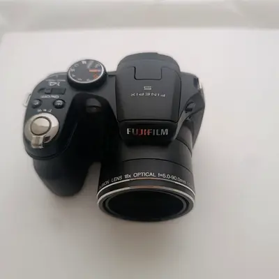 Fujifilm Finepix S2980 Bridge camera - 15x zoom - working