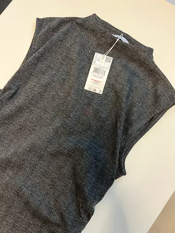 Grey herringbone sleeveless top, brand new with tags, size M