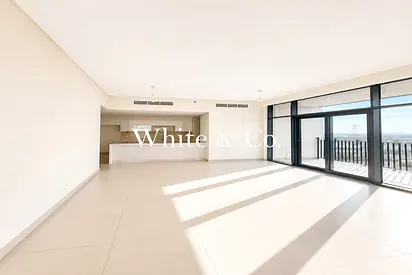 CORNER UNIT | SPACIOUS | AVAILABLE NOW