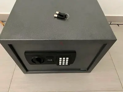 Small electronic home safe with keys - good condition