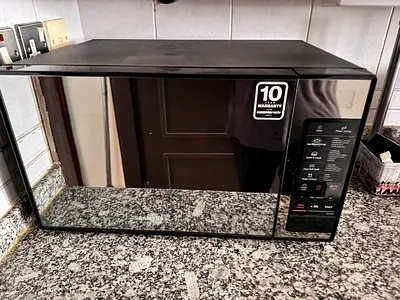 Samsung 28L Microwave with Mirror Door — Good Working Condition