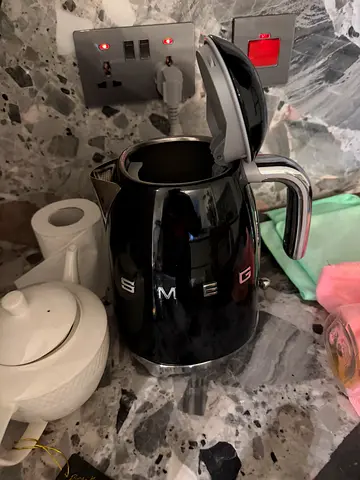 Black Electric Kettle - 1.7L (Used, Good Condition)