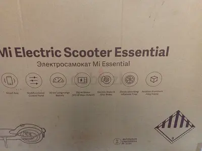 سكوتر شاومي كهربائي Mi Essential بحالة ممتازة مع الكرتون