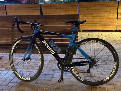 Used xds Road/Racing Bike with Aero Frame and Deep-Section Wheels. Medium use.