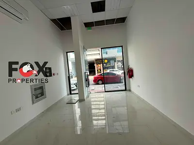 محل واسع 600 قدم للإيجار في منطقة حيوية وقريبة من جميع الخدمات