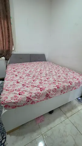 king bed upholstered headboard and storage base - excellent condition