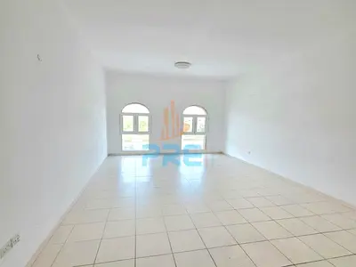 Vacant | Large Studio I 8 Door Big Wardrobes | 2 Minutes to Metro