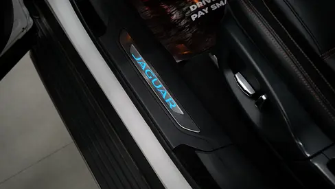 صورة 19 لـ 2019 Jaguar F-PACE