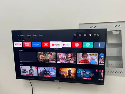 TCL 40 inch- Smart LED TV with box