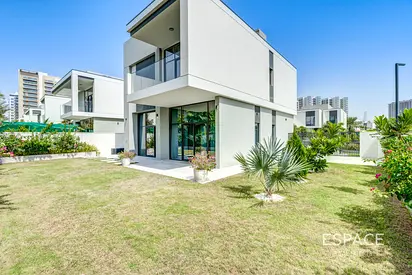 4 Beds plus Maids | Corner Villa | Large Plot