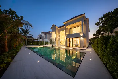 TURN-KEY | LUXURY | LAKE-FACING | PRIME LOCATION