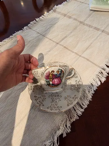 A vintage tea beautifull light tea set