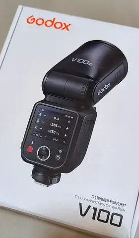 Godox flashlight V100 with extra new battery