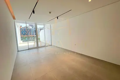 LARGE STUDIO | VACANT | COMMUNITY VIEW