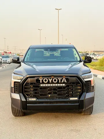 2023 Toyota Tundra Crewmax SR5 4x4 . Excellent Condition