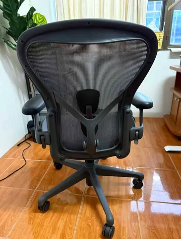 Herman Miller Remastered chair size C available for selling