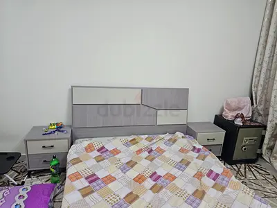 Bed queen size