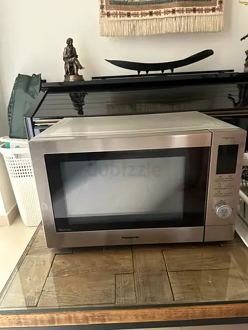Stainless steel Panasonic countertop microwave in good condition