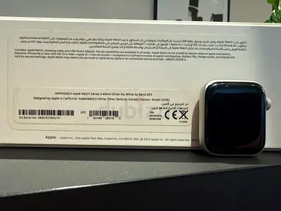 Apple Watch Series 5 Silver 40mm with White Sport Band - Good Condition