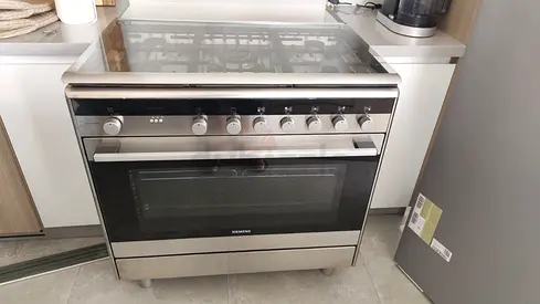 Siemens stainless steel freestanding gas cooker with oven (good condition)