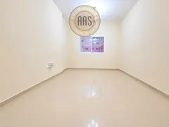 Front of bus stop chiller free parking free Studio with all amenities