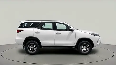 2023 Toyota FORTUNER — фото 5