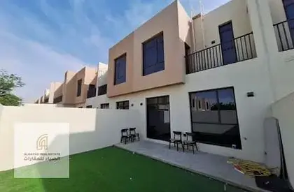 فرصة تملك مميزة | تاون هاوس غرفتين في نسمة ريزيدنس | موقع استثنائي على الشارع الرئيسي | إطلالة وقرب مباشر من الحديقة والمول | منزل عائلي راقٍ