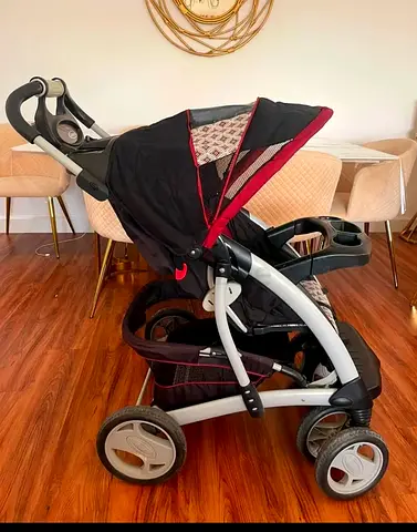 Graco Quattro Travel Stroller in excellent condition for sale