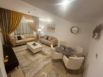 🏡 للبيع شقة غرفتين وصالة في الخان – الشارقة  ✨ فرصة استثمارية وسكنية مميزة في واحدة من أكثر المناطق طلبًا في الشارقة، بمساحة واسعة وسعر نهائي لا يُعو