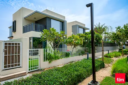 Lowest Price | Single Row | Direct On Park | Maids
