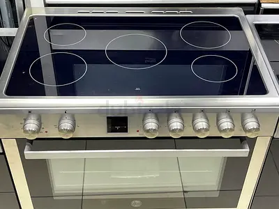 HOOVER Latest model 5 Hob Electric ceramic cooker range just 3 months used