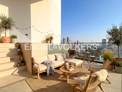 Modern Living | Private Pool | Vacant
