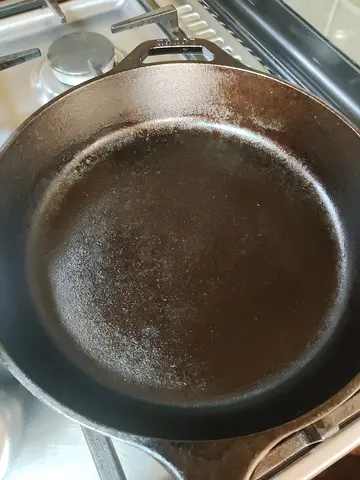 Pre-seasoned Cast Iron Skillet 10-inch - Good Condition