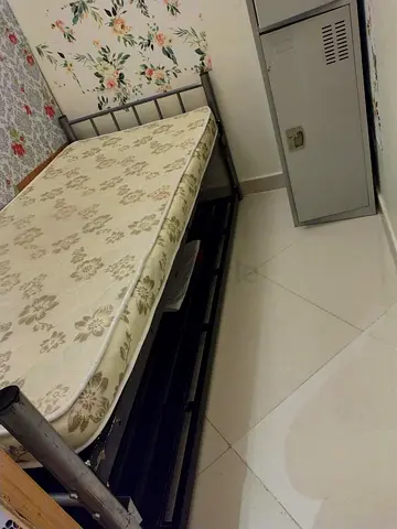Partition room for a single lady on Damascus Street