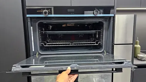 Siemens Built-In Electric Oven – Black Finish | Like New Condition