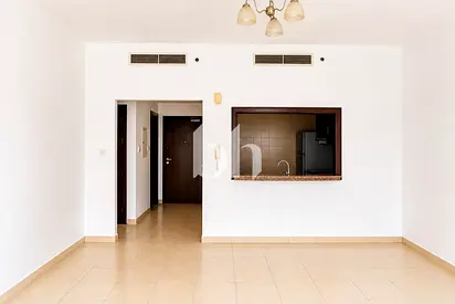Sea View | Unfurnished | 6 Cheques